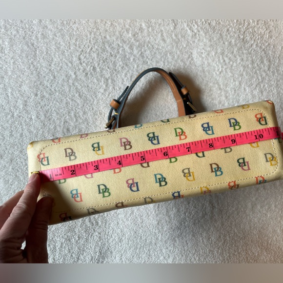 Dooney & Bourke 1975 vintage handbag. Logo, pale yellow. Excellent condition - Picture 11 of 12
